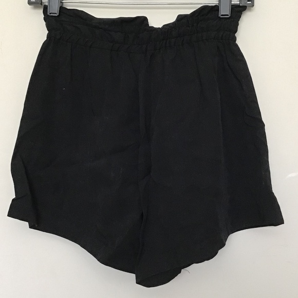 H&M Size: 4 Black Tie-Waist Shorts 100% Lyocell Excellent Condition with Pockets - Picture 2 of 5